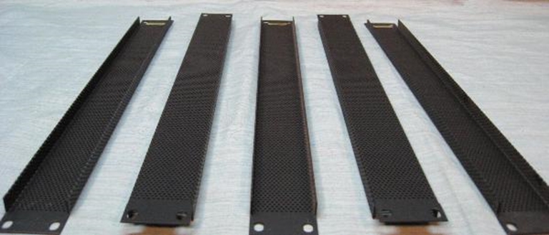 Afbeelding van Rack Blank 1RU, Vented, Black