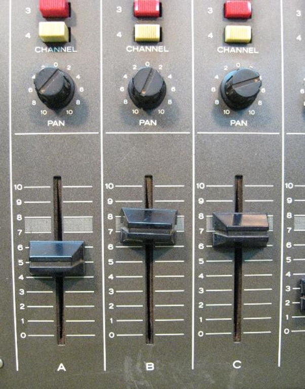 Image sur TEAC Model 2 Audio Mixer
