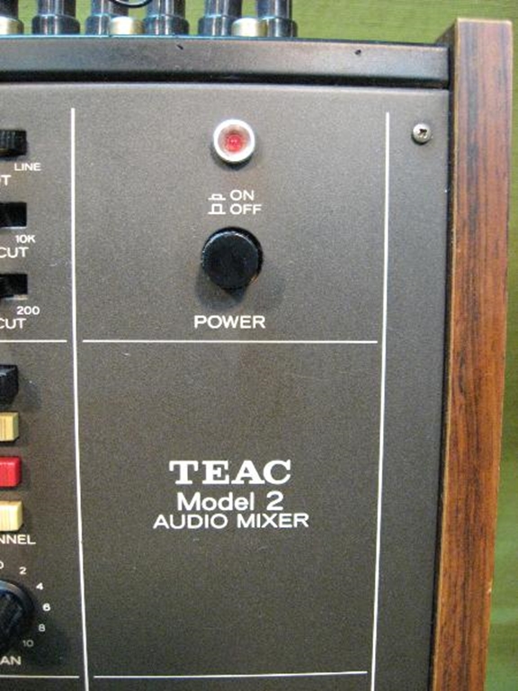 Image sur TEAC Model 2 Audio Mixer