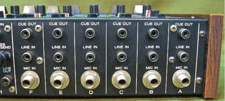 Image sur TEAC Model 2 Audio Mixer