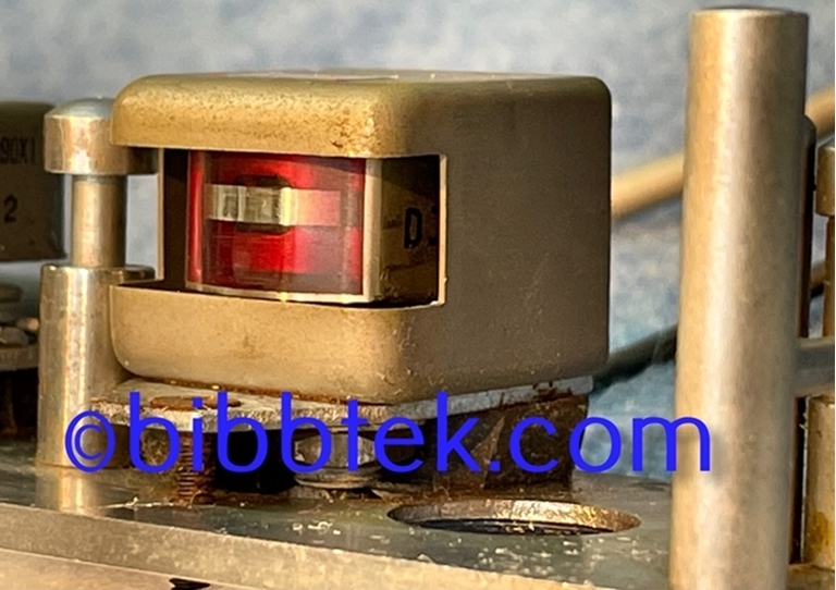 Image sur Crown International Tape deck Model LL822: 1/2 track mono Head assembly.