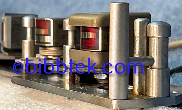 Image sur Crown International Tape deck Model LL822: 1/2 track mono Head assembly.