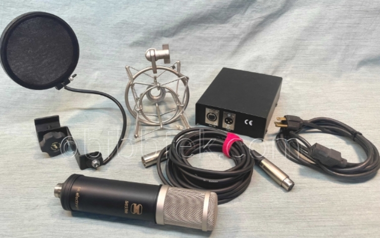 Afbeelding van SE Electronics model SE 5500 large diaphragm, tube condenser microphone.